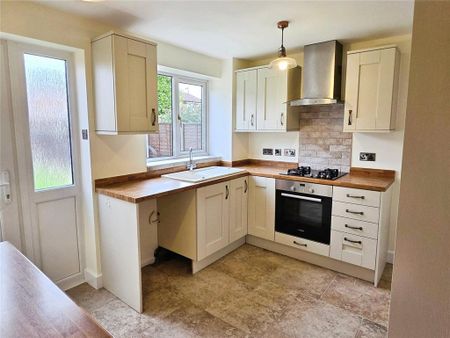 2 bedroom semi-detached house to rent - Photo 2