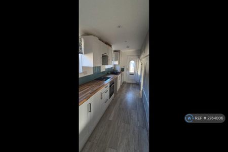 3 bedroom detached house to rent - Photo 2