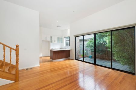 2/7 Mutual Road, Balwyn North VIC 3104 - Townhouse For Rent | Domain - Photo 5