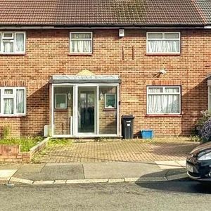 3 bedroom terraced house to rent - Photo 3