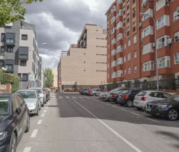 Room in a shared 6-bedroom apartment for rent in Lucero, all bills included - Foto 2