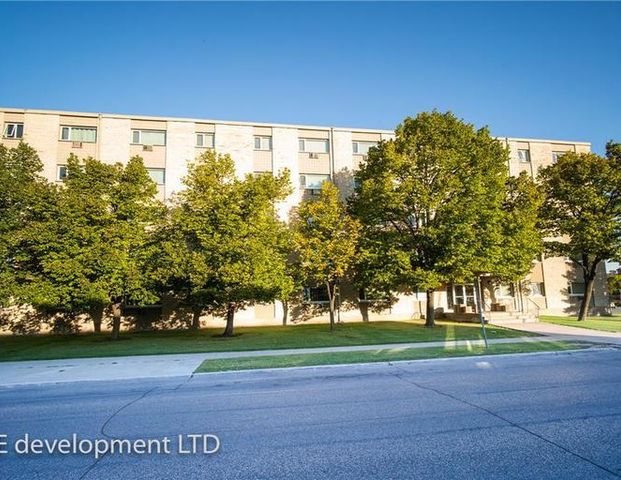 Park Glen Manor | 120 Prevette St., Winnipeg - Photo 1