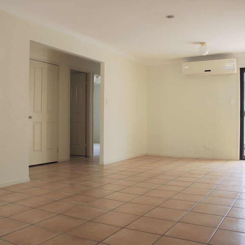 3 BED VILLA IDEALLY SITUATED OFF DAW ROAD RUNCORN - Photos Taken in A Similar Property - Photo 1