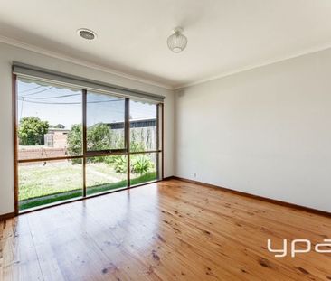 13 Micheline Street, TULLAMARINE - Photo 2