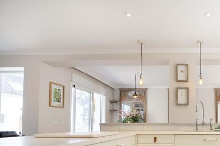 3 bedroom luxury Townhouse for rent in San Pedro de Alcántara, Andalusia - Photo 2