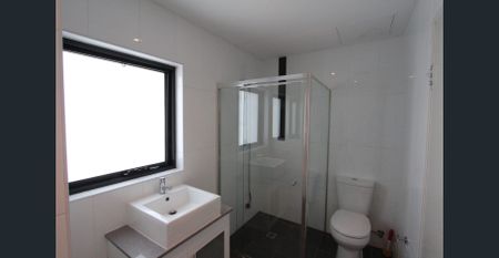 2 Bedrooms Apartment with City and Bridge Views - Photo 4