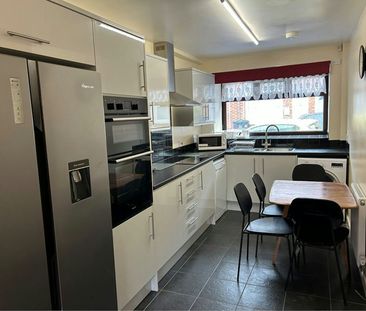 Terraced House to rent on - Photo 5