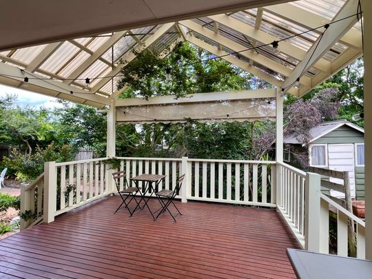 Blackburn North - Photo 1