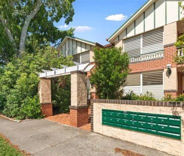 B4/52 Baron Street, Greenslopes QLD 4120 - Photo 3