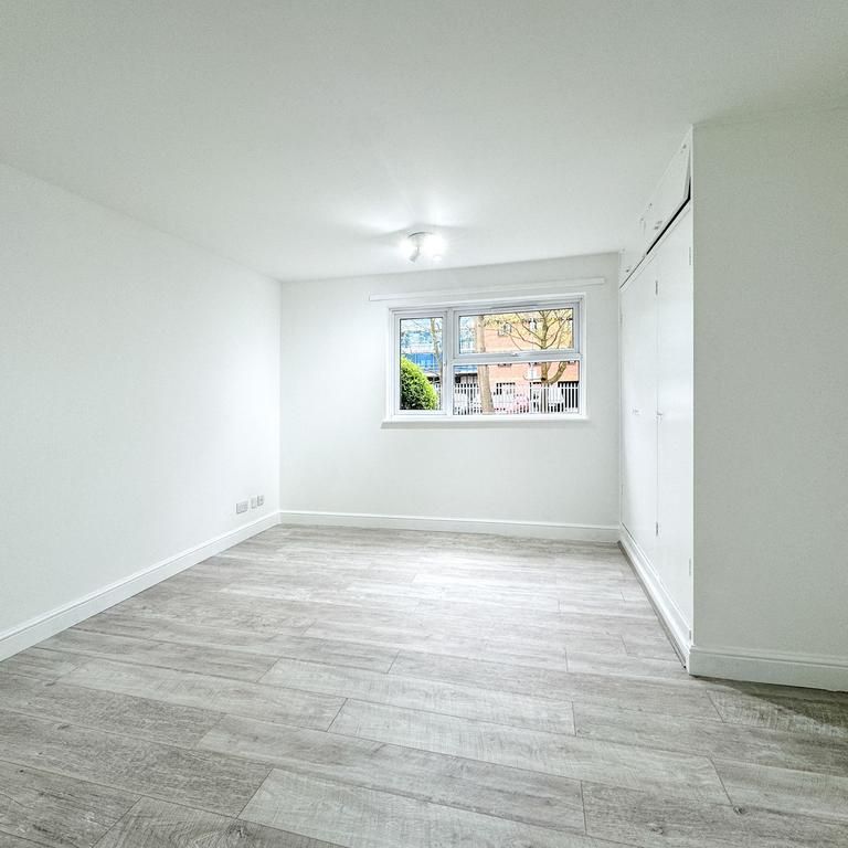 3 bedroom flat to rent - Photo 1