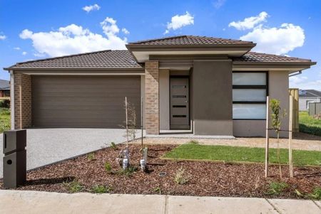 Spacious 4-Bedroom Home in Wollert - Photo 2