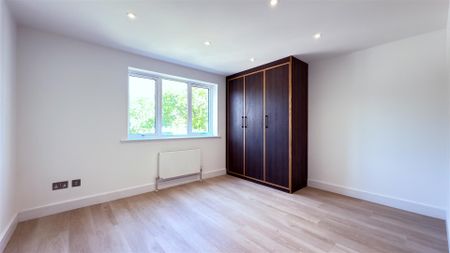 3 Bedroom Apartment - Photo 3