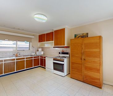 Retro Charm & Lots of space! - Photo 6