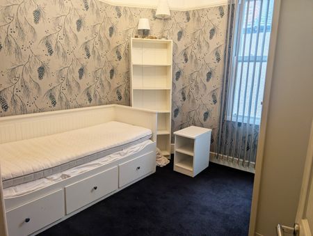 3 Bed Flat, Durnsford Road, SW19 - Photo 4