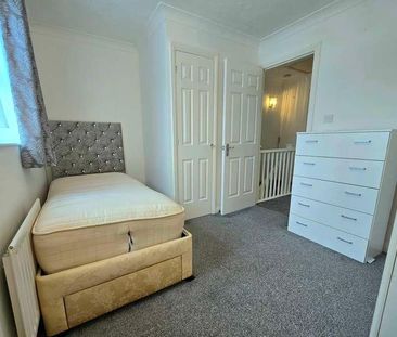 Vokes Close, Sholing, SO19 - Photo 2