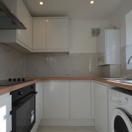 1 bedroom Apartment to rent - Photo 3