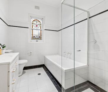 SUPERB FAMILY HOME! - Photo 3