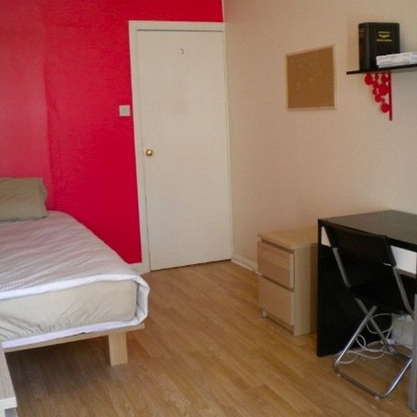 (233 SOUTHWARK – F) Single room in shared house in Battersea - Photo 1
