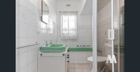 Freshly Updated Family Home in a Prime West Footscray Pocket - Photo 2