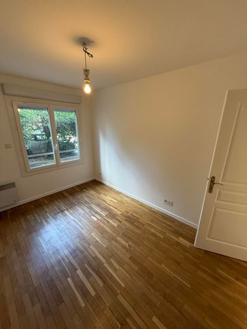 Location Appartement 2 pièces 47m² STE FOY LES LYON 69110 - Photo 2