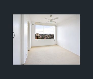 Stunning Water Views – Top Floor One-Bedroom Apartment - Photo 4