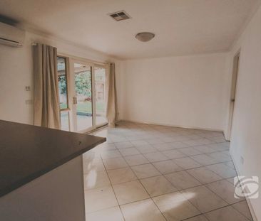 FRESHLY PAINTED COSY 3 BEDROOM HOME - Photo 3