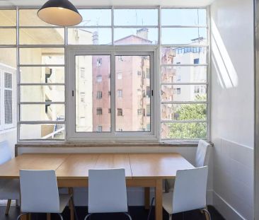 Room in a shared 11-bedroom apartment for rent in Lisbon. - Photo 6
