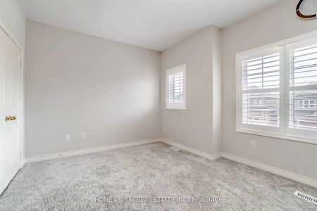 Property For Lease | W9269122 - Photo 5