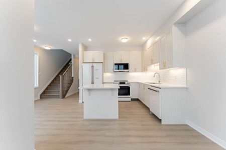 For Lease - 364 Les Emmerson Drive, Barrhaven, Ontario - Photo 4