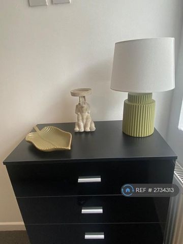 1 bedroom in a house share to rent - Photo 5