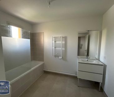 Location Appartement 4 pièces 86m² PORT DE BOUC 13110 - Photo 5