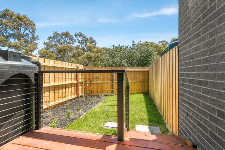 Parkside Perfect - 2 bedroom plus study/multi-purpose area! - Photo 4