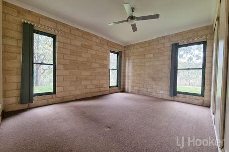 Modern Four Bedroom Home in Carwoola - Photo 3