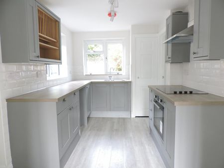 3 bedroom detached house to rent - Photo 3