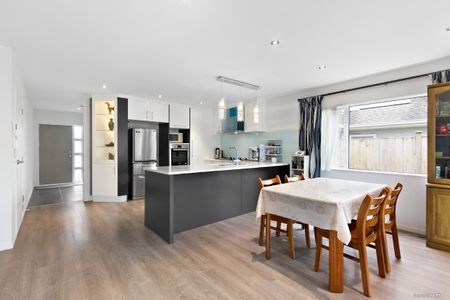 GLENDENE, 5 bedrooms - Photo 4