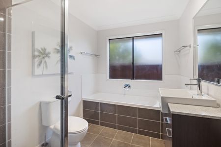 Modern Living Made Easy in Sippy Downs - Photo 5