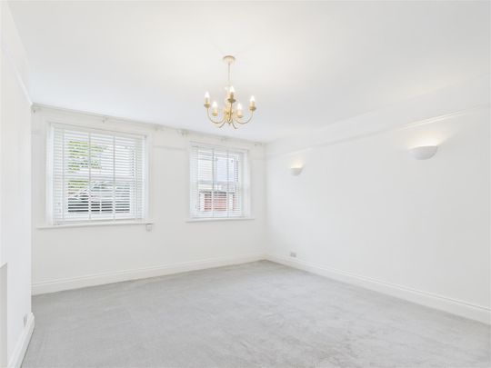A 2 Bedroom Flat in Overton Park Road, Cheltenham - Photo 1