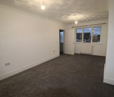 4 bedroom semi-detached house to rent - Photo 2