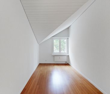 Spacious penthouse apartment with high-quality equipment in Muttenz - Photo 2