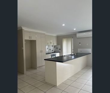Comfortable Family Living in a Convenient Holmview Location - Photo 6