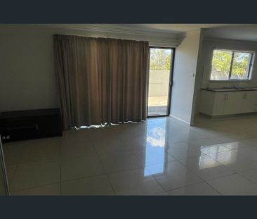 2/39 Kahibah Road, Waratah, NSW 2298 - Photo 4