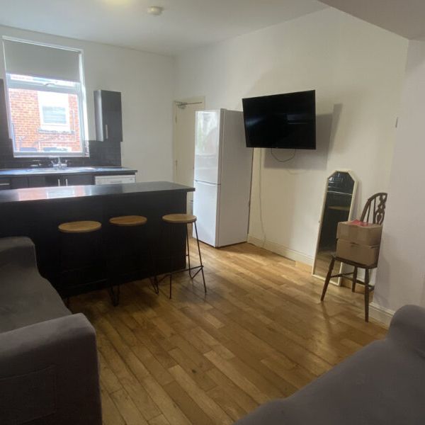 Delph Mount, Woodhouse, Leeds, LS6 2HS - Photo 1