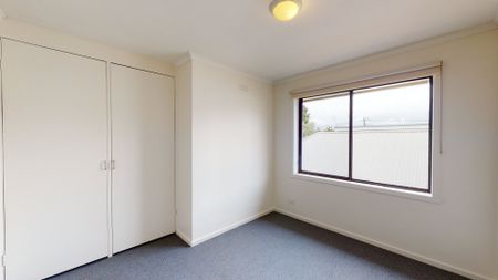 Two bedroom in a sought after location - Photo 3