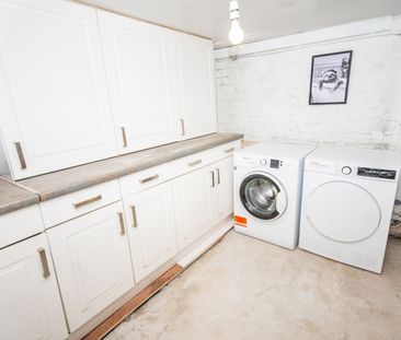 S70, Barnsley - Photo 2