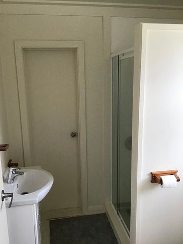 Charming 1BR Unit with Sunroom & Garden - Photo 5