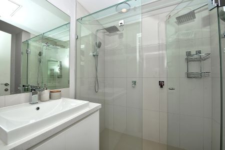 Modern and Secure 1-Bedroom Apartment - Photo 5
