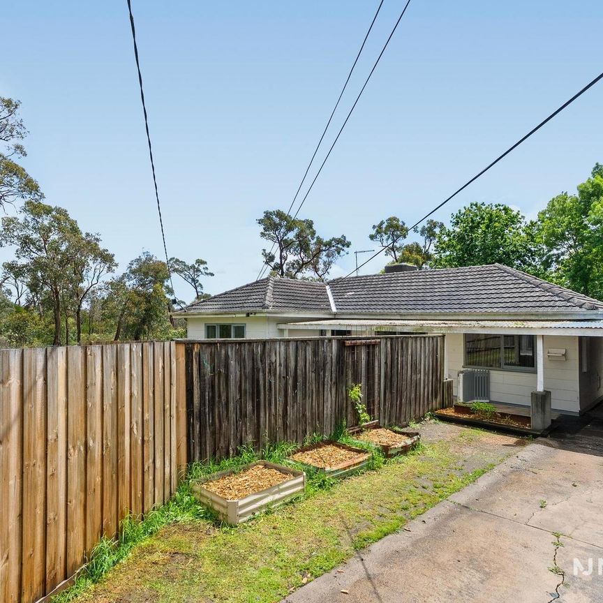 24 Melton Grove, CROYDON - Photo 1