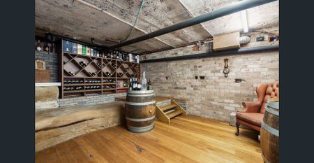 Poolside family sanctuary in leafy surroundings - Photo 3