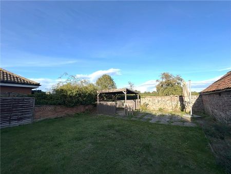 Available now, we offer to you 4 Skelton-on-Ure, a lovely two bedroomed terraced property located in the sought-after village of Skelton-on-Ure which forms part of the delightful Newby Hall Estate. - Photo 4