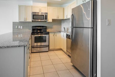 For Lease - 3865 Lake Shore Boulevard Unit# 509, Toronto, Ontario - Photo 4